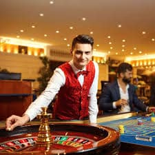Dealer Carlos